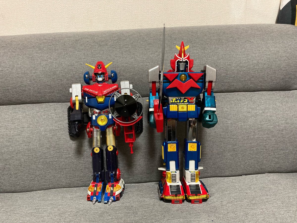 kokone1979's tweet photo. アクロイヤー2、オーバーギアオプティマス、エグゾバギオン＆ジャッジブレイカー、レギオス再販分、この4点で新規大物の予約は終わりです。

この15年コレクターとしては幸せな人生でした。手に入らないと思っていたロボット要塞Xや、ボルテスV、MINI ACTIONで世界の超合金ロボも手に入りましたし☺️ https://t.co/T3SqrI1ycZ
