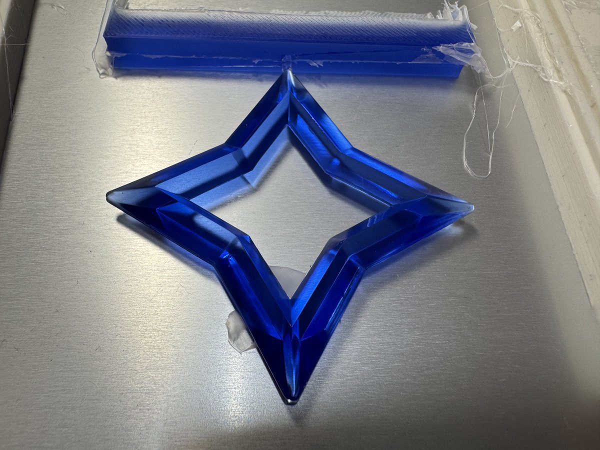 kbinani's tweet photo. 真空注型3回目のものが硬化したので取り出した。これまで作った中で一番質の良いものができた https://t.co/5c2ekS89uu