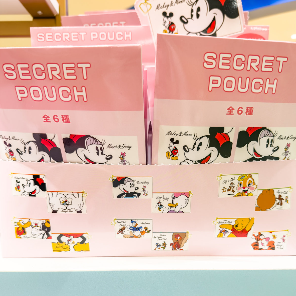 MezzoMikiD's tweet photo. 両面かわいいデザイン！
「ディズニーストア」
シークレットポーチ（全6種類）新発売☆
価格700円 https://t.co/hNbjSSJVB2
