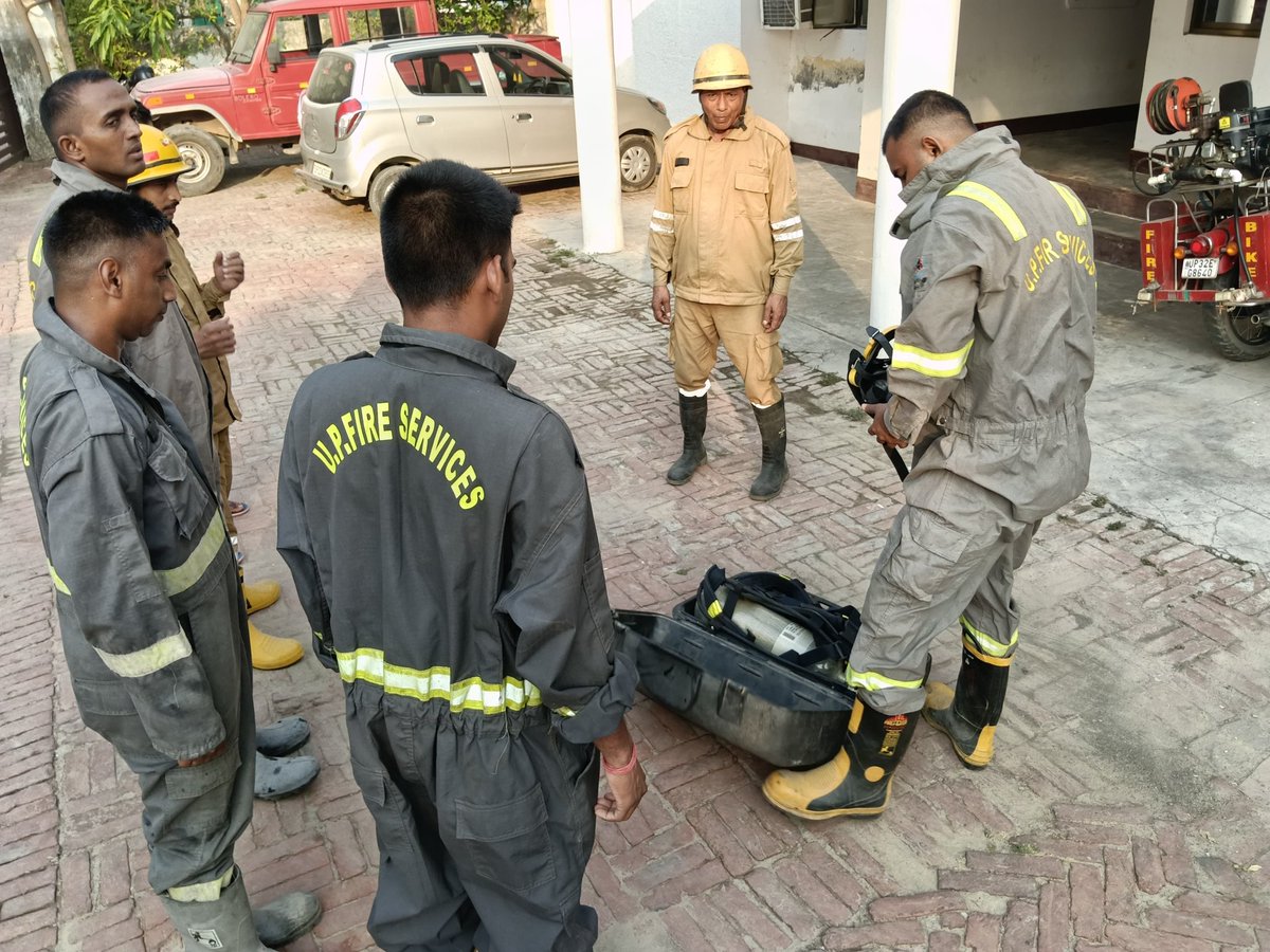 ghazipurfire's tweet photo. श्रीमान पुलिस महानिदेशक, #fireserviceup महोदय के आदेशानुसार एवं #cfogzr के निर्देशन में दि0 05.06.26 को जनपद गाजीपुर के सभी फायर स्टेशनों पर बी०ए० सेट का प्रशिक्षण व फायर उपकरणों के रख-रखाव एवं संचालन का अभ्यास कराया गया। 
@fireserviceup 
@AdminGhazipur 
@ghazipurpolice https://t.co/GkBbmsUIqL