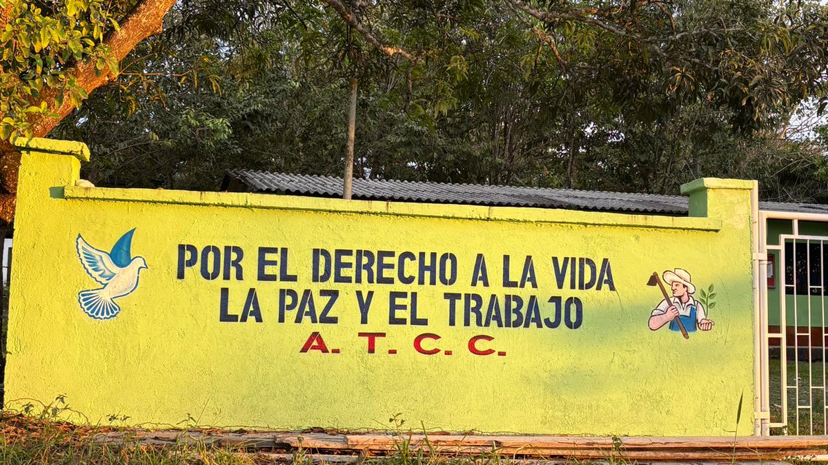 ConRegion's tweet photo. RELEVO GENERACIONAL POR LA PAZ EN LA INDIA-LANDÁZURI‼️
La asociación de campesinos del Carare, ATCC ,a través del proyecto Paz Seguridad Humana y Respeto por los Derechos Humanos, capacita a los presidentes de las JAC y a  grupos de jóvenes líderes de la región.
#Paz  #PremioNobelAlternativo #MemoriaHistorica #Resilencia #NoMasViolencia 
@ALCALDIALANDAZ1 @MinInterior @JEP_Colombia @UIA_JEP @GobdeSantander @UnidadVictimas @CentroMemoriaH