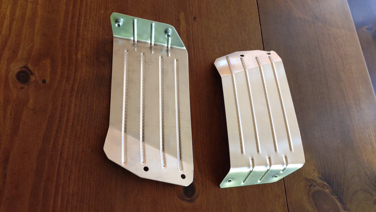 bpcorporation's tweet photo. 弊社で販売しているBNR32用のマフラーヒートガードに燃料タンク側のパネルがセットになりました。 https://t.co/55vCK6bZYY