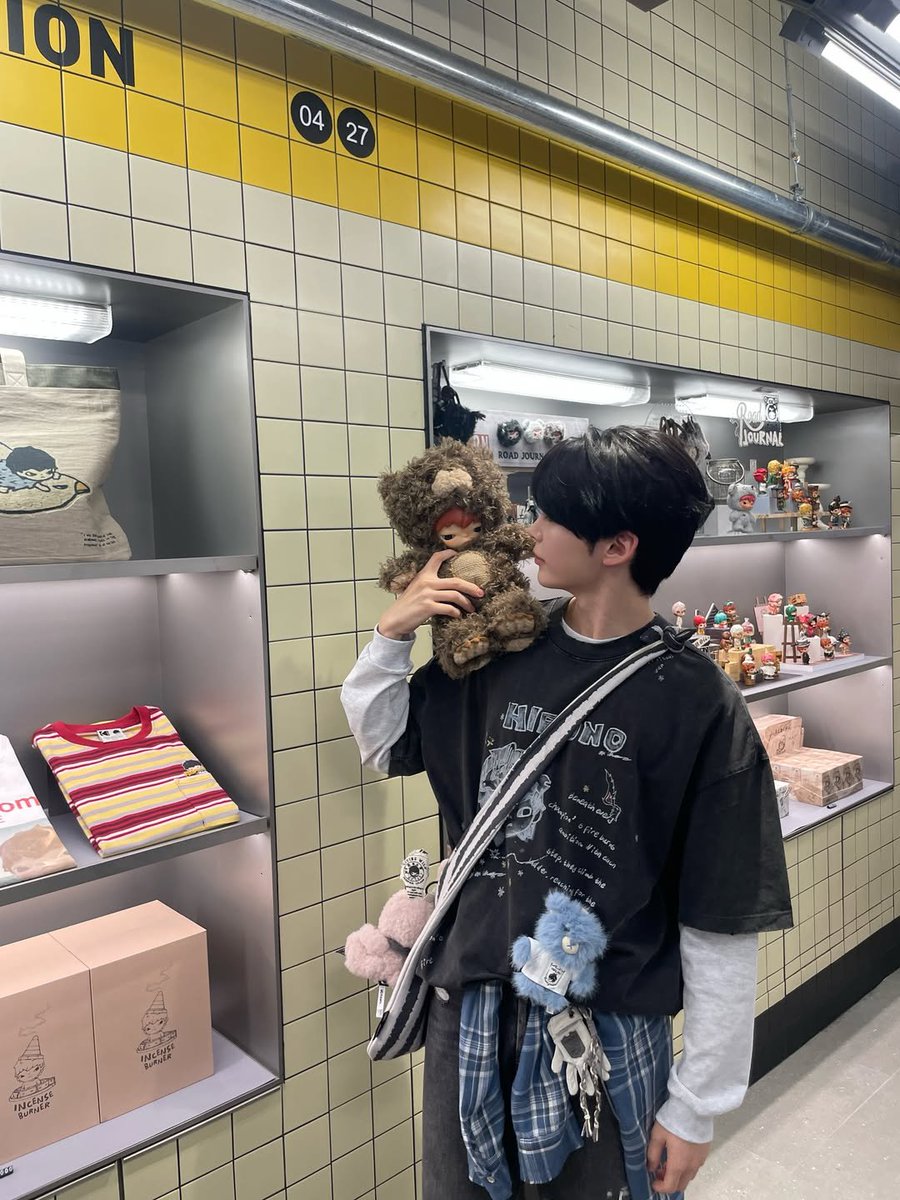 shbpics's tweet photo. sunghan._.bin instagram update https://t.co/vSy3iQgmUW