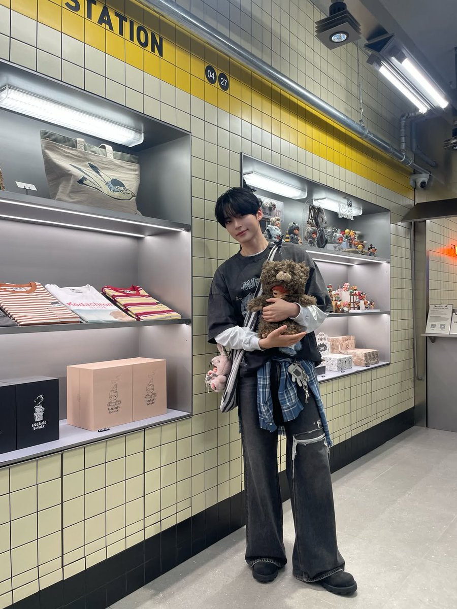 shbpics's tweet photo. sunghan._.bin instagram update https://t.co/vSy3iQgmUW