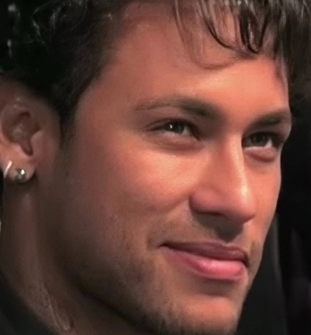 soylorak's tweet photo. acho que nem o neymar criança era tão parecido com ele mesmo quanto a mavie é https://t.co/aTTq8hUbTV