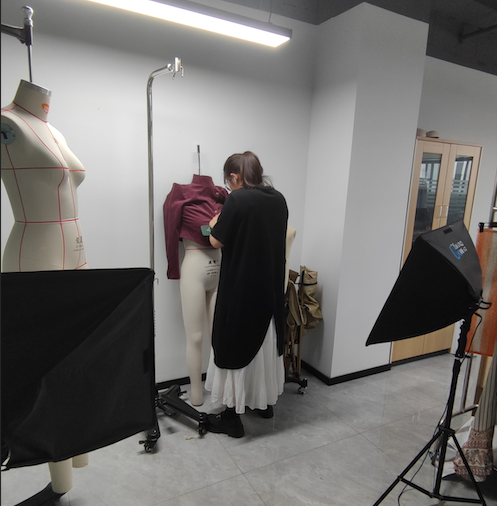 wangsheng010's tweet photo. 🚀 Your fashion design deserves the best factory partner!
We handle weaving, cutting &amp; fitting — all in one place.
Let’s build your brand together.
#SustainableTextiles #ApparelManufacturing #OEMFactory https://t.co/12hNw0ZRI5