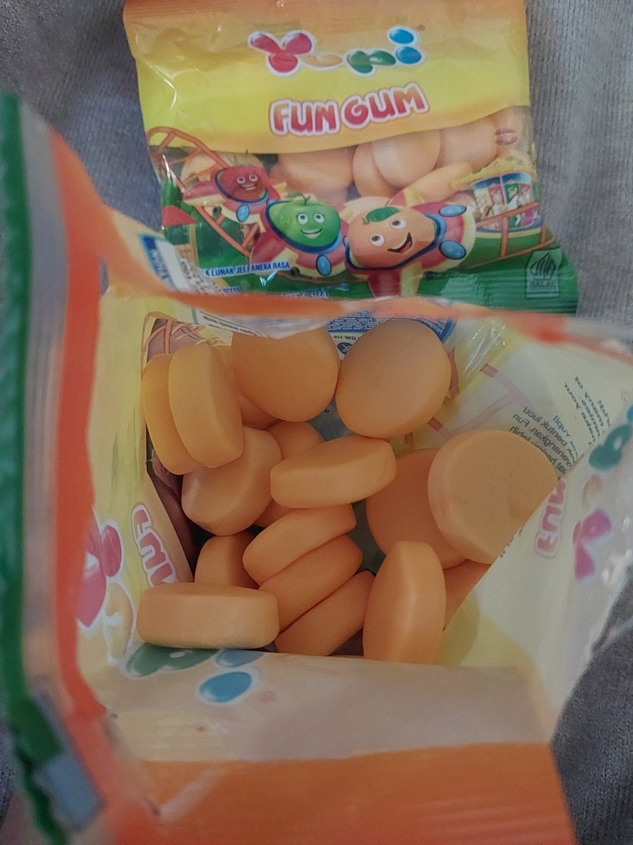 aprilish_'s tweet photo. yupi fun gum emang sekarang begini?? isinya bantalan doang? *bertanya dengan lembuuut
@Yupiers https://t.co/S5zCQYwoc8