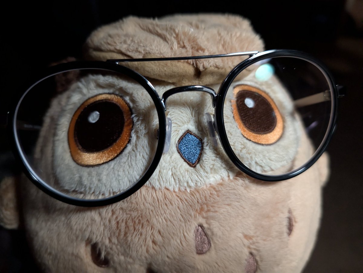 gamebot991's tweet photo. got new glasses today https://t.co/vJEeMLqy9Y