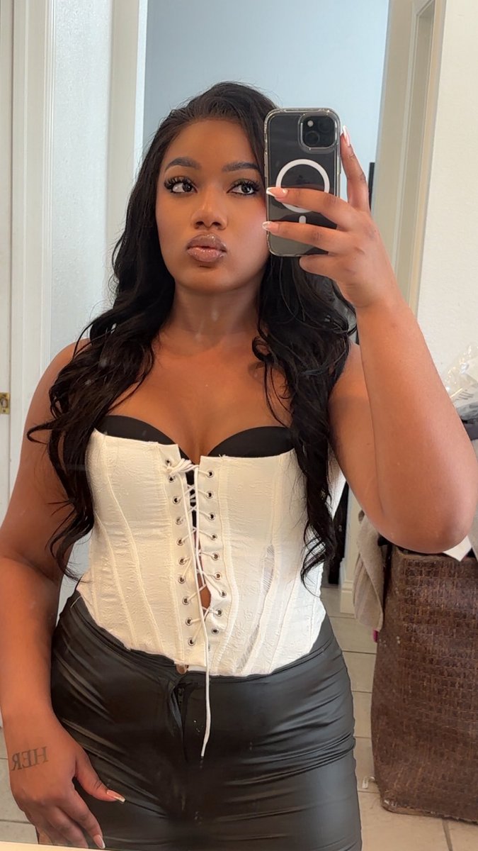 sarahjessiicaa's tweet photo. Whole lotta options but it’s not the same 🤤💙🤭 https://t.co/RrsfJgC0bl