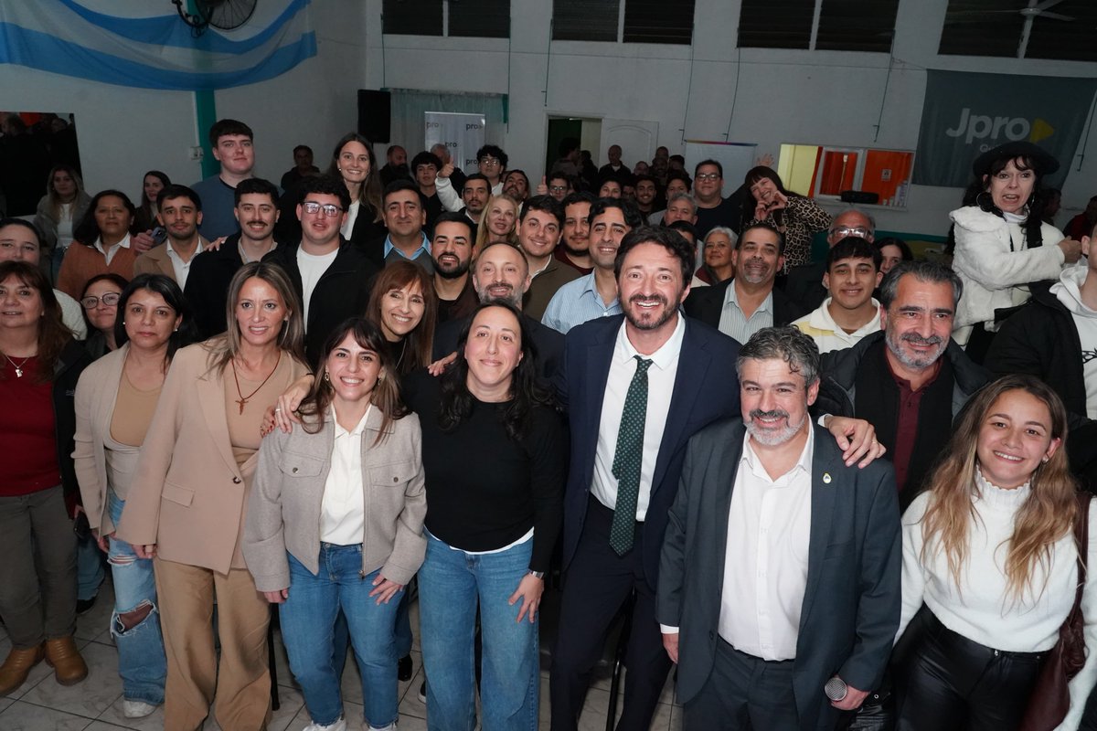 martinyeza's tweet photo. Junto a @marusotolano presentamos https://t.co/BtHqgUiWQc en Quilmes: desde el Pro bonaerense estamos construyendo una base de datos gigante para conocer las necesidades edilicias de cada una de las escuelas de la provincia de Buenos Aires.
Cualquiera puede ayudar y agregar info de su escuela en su distrito.