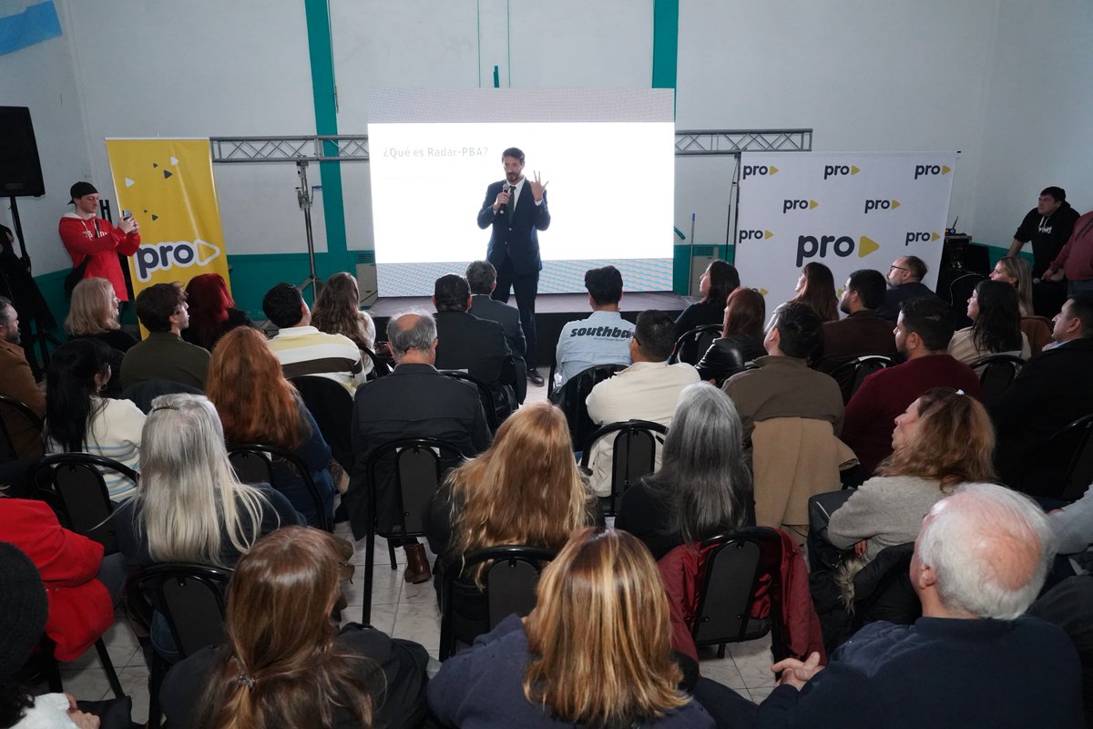 martinyeza's tweet photo. Junto a @marusotolano presentamos https://t.co/BtHqgUiWQc en Quilmes: desde el Pro bonaerense estamos construyendo una base de datos gigante para conocer las necesidades edilicias de cada una de las escuelas de la provincia de Buenos Aires.
Cualquiera puede ayudar y agregar info de su escuela en su distrito.