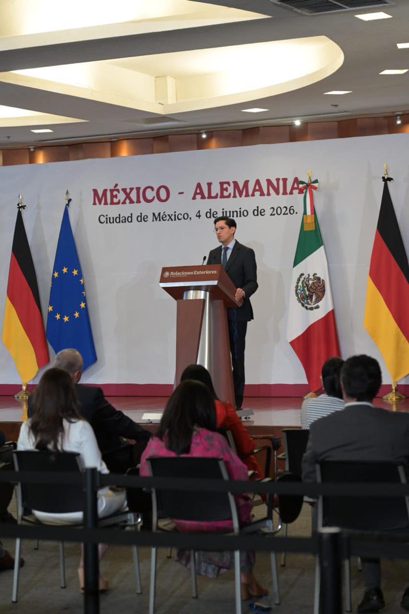 AMEXCID's tweet photo. Participamos en la Tercera Reunión de la Comisión Binacional México–Alemania 🇲🇽🇩🇪, encabezada por el canciller @r_velascoa, un espacio que reafirma la solidez de una relación basada en la confianza, el diálogo y una cooperación orientada a resultados.

Durante los trabajos se destacaron los avances de una cartera histórica de cooperación bilateral, integrada por 29 proyectos conjuntos impulsados con la cooperación alemana en áreas estratégicas como acción climática 🌱, protección de la biodiversidad 🦋, transición energética ⚡, formación profesional 👩‍🎓 y fortalecimiento institucional.

La aprobación del Acta Final de Negociaciones confirma el compromiso de ambos países de seguir construyendo soluciones compartidas frente a desafíos globales. 

Desde la #AMEXCID reiteramos nuestra convicción de que la cooperación internacional fortalece capacidades, genera conocimiento y contribuye al bienestar y la prosperidad compartida de nuestras sociedades.