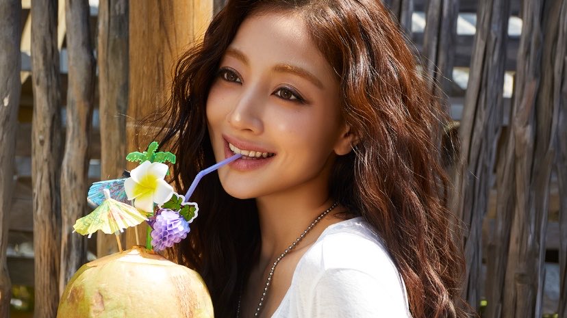 sc_8p1's tweet photo. This kind of vibe really suits Jihyo!
she’s truly the queen of summer~🍉⛱️! https://t.co/9Zdc7uKOgJ