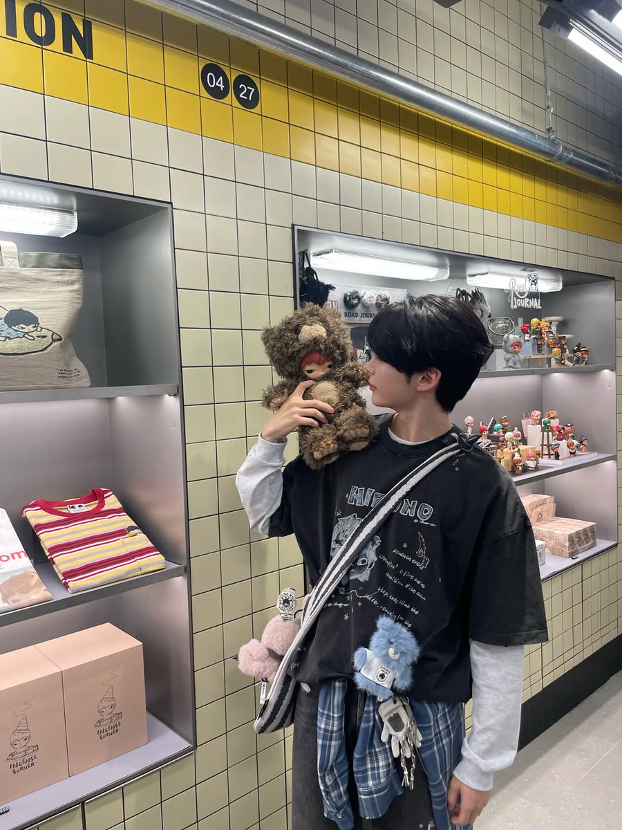 Sung Hanbin personal Instagram update with #HIRONO Like, share and