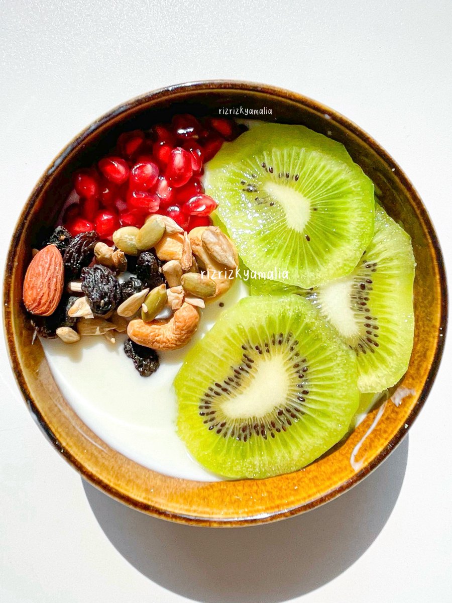 rizrizkyamalia's tweet photo. Tadi sarapanku enak sekali, seger 🌱🥝 https://t.co/Axkw6JmVuN