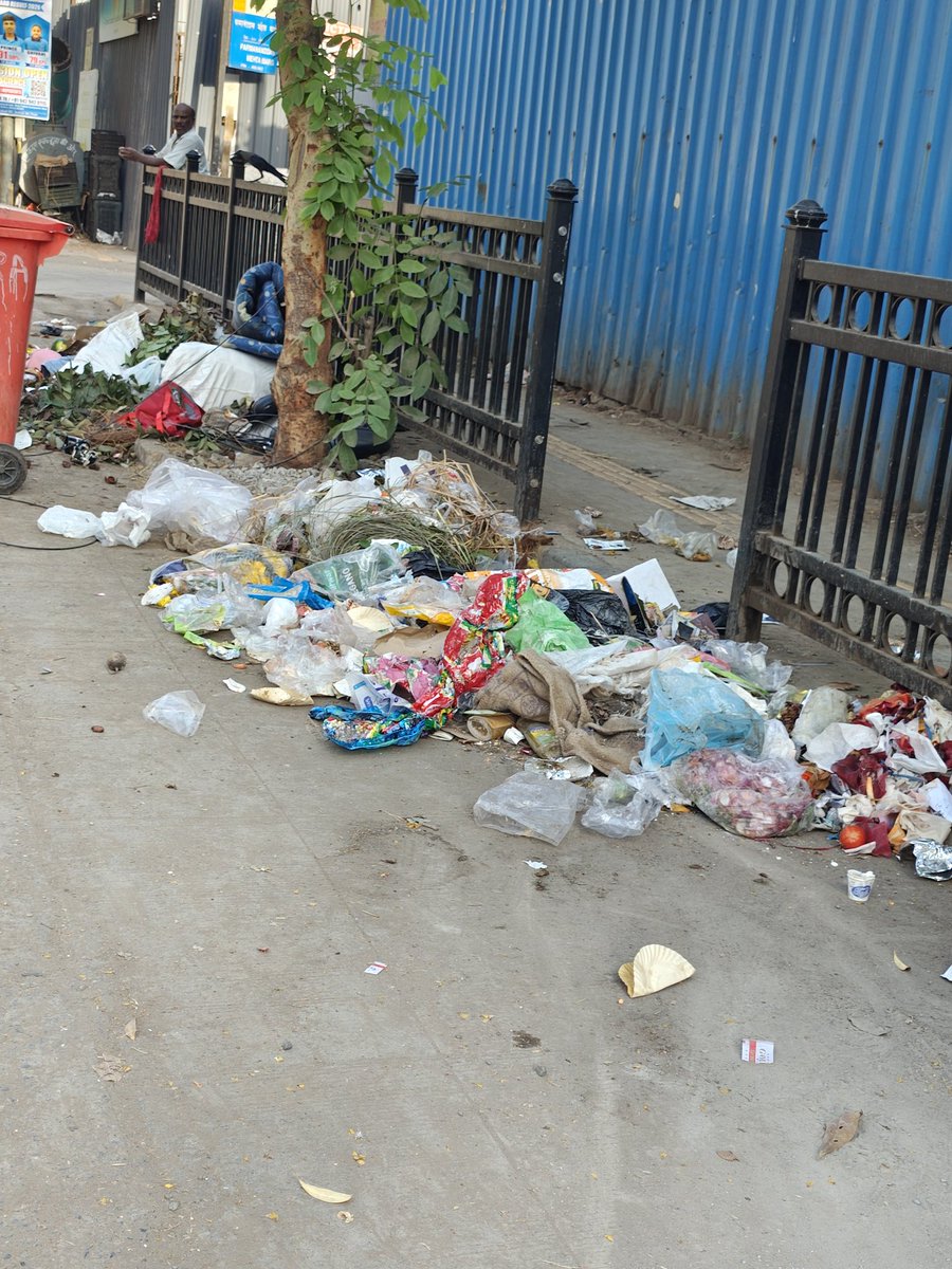 AlertCitizen5's tweet photo. @mybmc @mybmcSWM still you are unable to resolve this matter permanently. Then
#CkeanUp twice daily at Shankar Lane,#Kandivali (W). #Mumbai -67
#MNCDFCollective
#SwachhBharat
CC: @yogesh_vermabjp @BJPVinodShelar https://t.co/4UqfPsueEF
