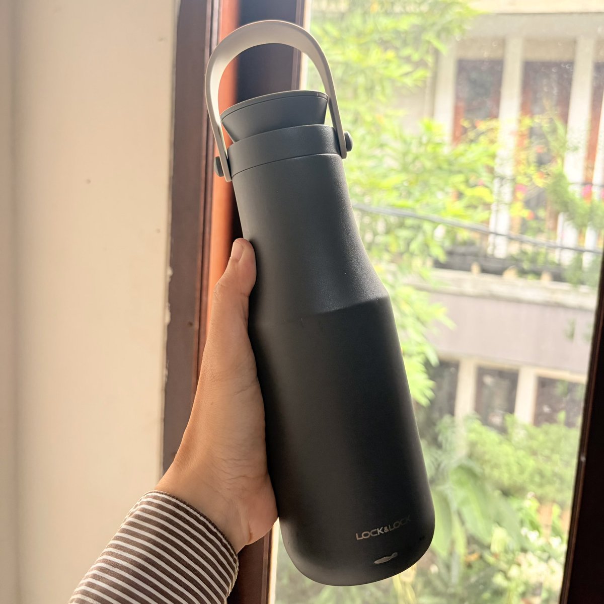 seenbycimi's tweet photo. rutinitas tiap pagi, bawa kopi ke kantor pake tumblr biar lbh irit 😂 https://t.co/UDPmEhoEkj