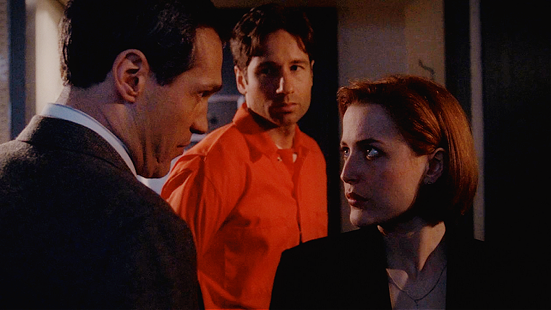 gestureland's tweet photo. "Mulder. I'm going to get you out of here." // "You're a doctor, not a lawyer, Scully." #tbtXFiles https://t.co/S1ciOe9iqn