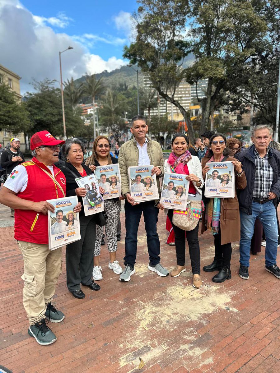 Pactocandelaria's tweet photo. #Melajuegoporlavida, defendemos la democracia en las calles,conquistando más que votos ,corazones en defensa de nuestros derechos y el espíritu de una Colombia justa para tod@s https://t.co/n9rmcpCJmC