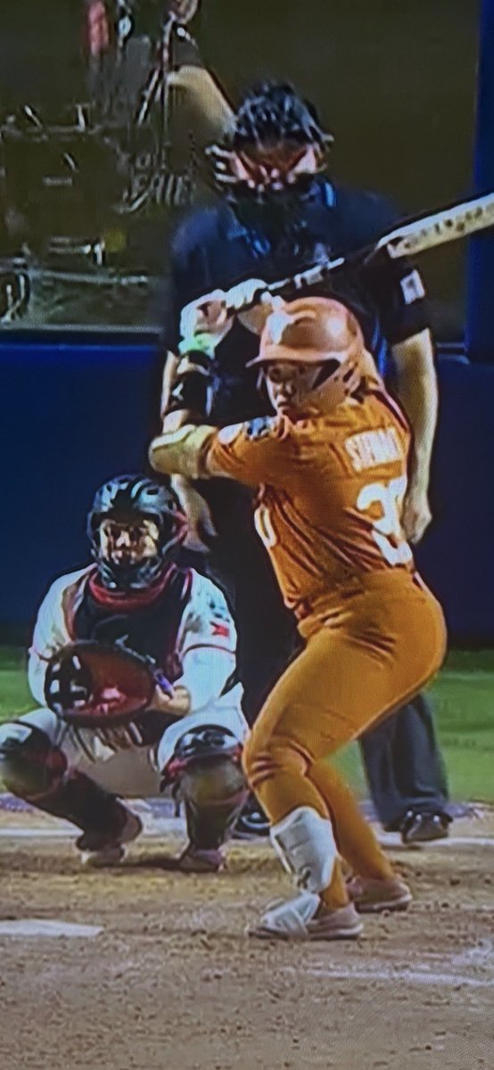 myiah_h's tweet photo. Someone once said, “If you want to get better at something, study it.” So that’s exactly what I’m doing—studying Stewart. From her approach at the plate to her work at first base, I’m paying attention to the details. https://t.co/aQUJxWKeu9