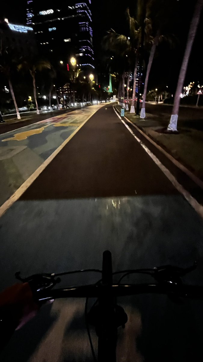 RayASpeed's tweet photo. Late night 🚴🏽 https://t.co/r0WEfeEyZb