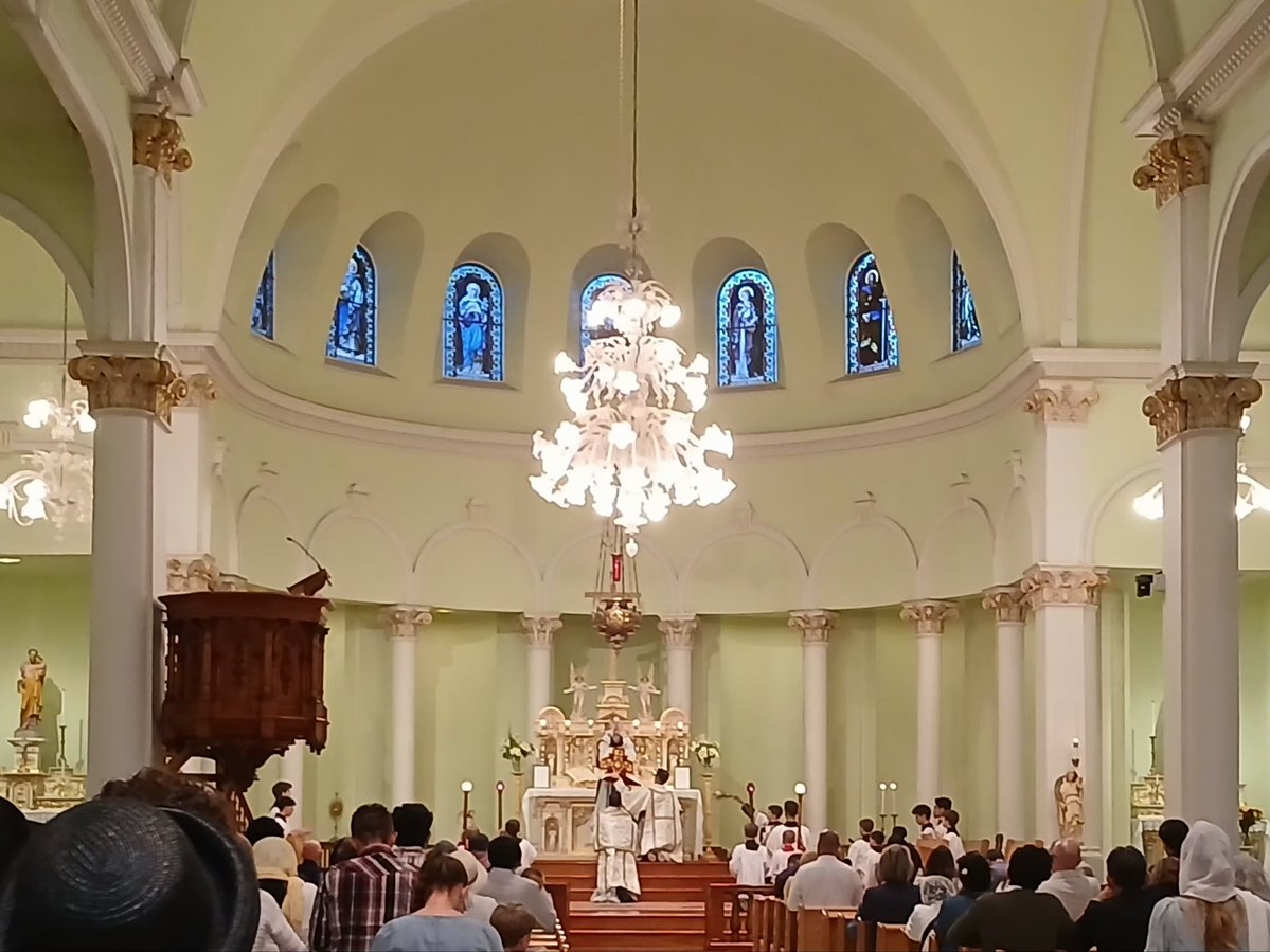 JohnZwicker1's tweet photo. He who eats this Bread shall live forever.
~ #Gospel (John 6: 56-59)

A #CorpusChristi 🙏4U here at our #FSSP #TraditionalLatinMass parish of #StClement https://t.co/RJRgVL7CCT