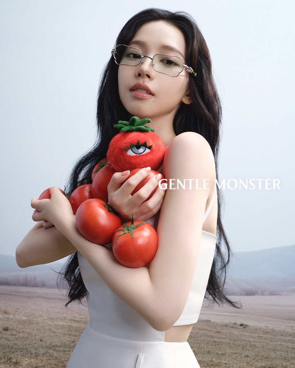 sunshine_080507's tweet photo. KARINA being the campaign model for Gentle Monster's Global Campaigns for 2 consecutive years

1. Pocket Collection in collaboration with BRATZ (May 2025)

2. Veggie Collection (June 2026) https://t.co/iaHRa2hPn7