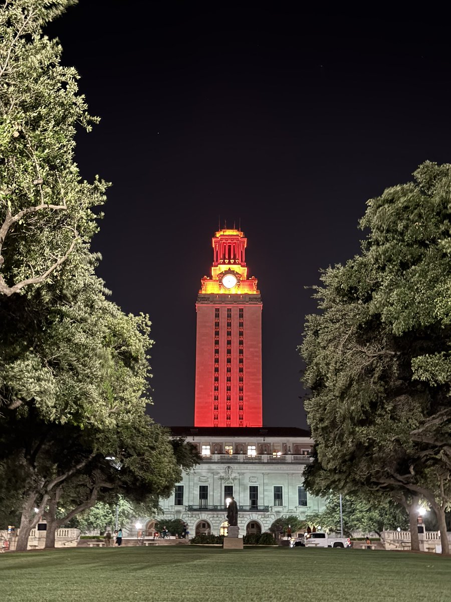 HornSports's tweet photo. Light it up @TexasSoftball. Again. #HookEm https://t.co/TenizccYoz