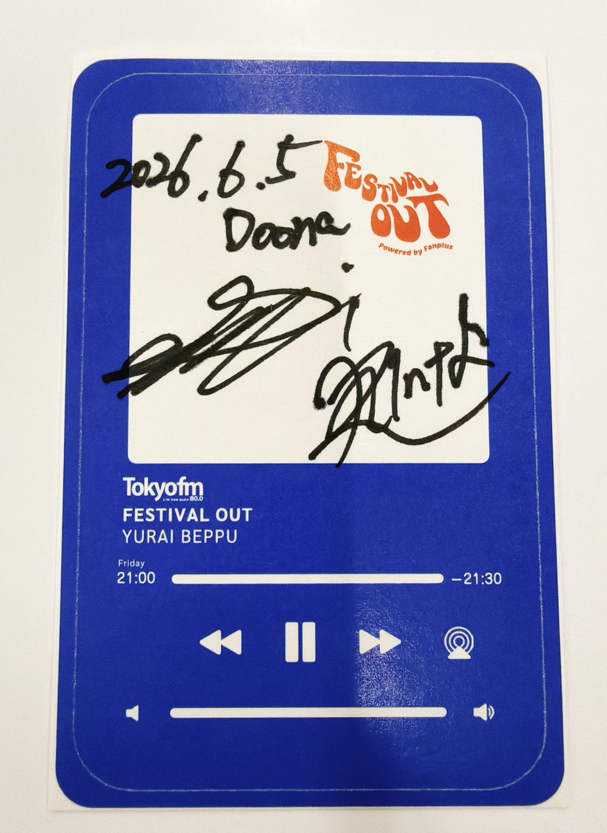 FESTIVALOUT's tweet photo. TOKYO FM📻
#FESTIVALOUT powered by Fanplus
今夜のゲスト #Doona から
番組ステッカーにサインをいただきました！

＜応募方法＞
①@FESTIVALOUTをフォロー
②このツイートをRT
締め切り：6/11 (木)まで

@DoonaOfficial https://t.co/kWdsoSj6at