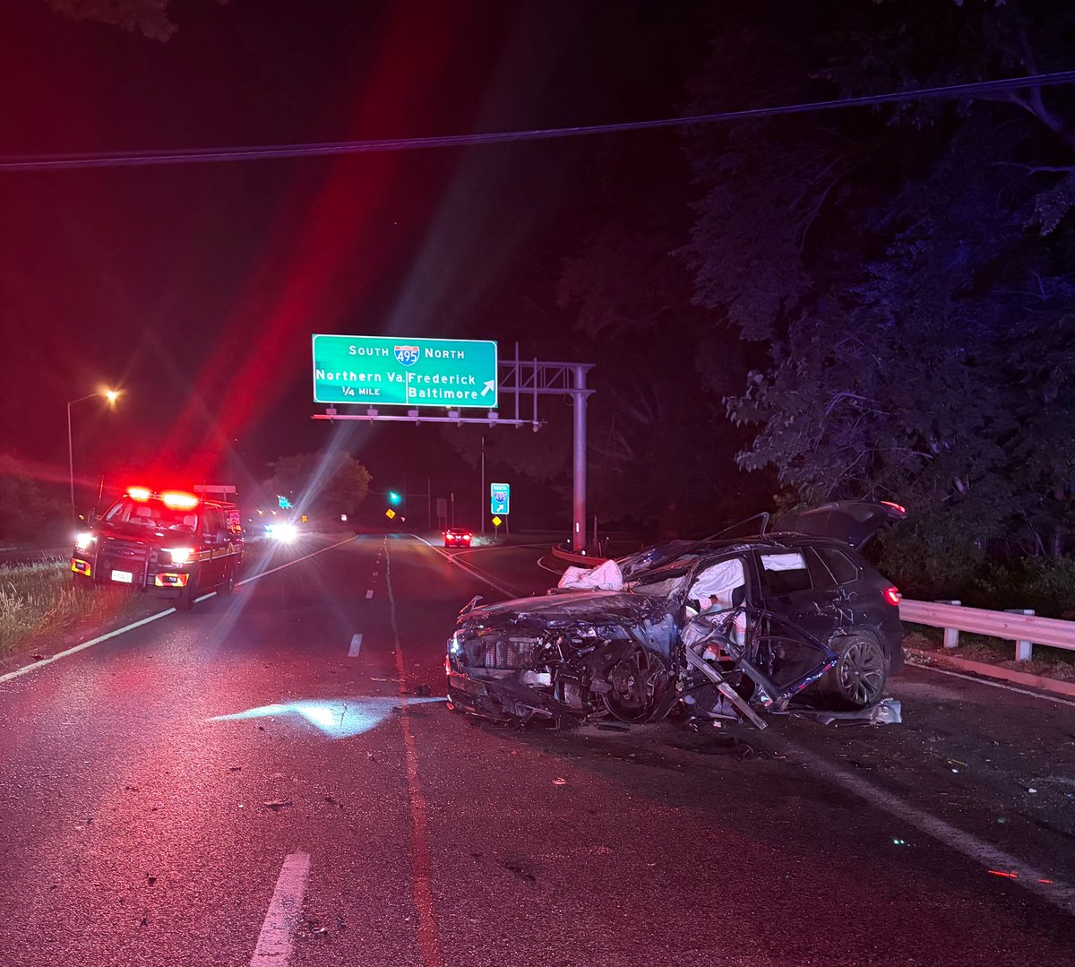 mcfrsPIO's tweet photo. River Rd Burnett Rd. IAO Beltway, Bethesda, collision w/ rollover &amp; multiple patients, Total 5 patients @mcfrs on scene, @MCFRS_EMIHS evaluated 3 teens in rollover vehicle, all 3 trauma patients &amp; 2 adults in other vehicle, both NLTI, All self-extricated, https://t.co/eSQoRyst7y