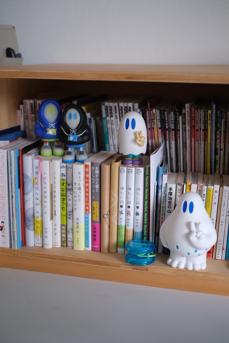 hayaokibooks's tweet photo. 〈本と商店街〉ではhayaoki booksの出版物のほか、アートトイブランド「ななしのおばけちゃん」のコミックZINE、ソフビ、グッズも販売する予定です👻
https://t.co/Dy2xT2mSnA https://t.co/JH5higdums