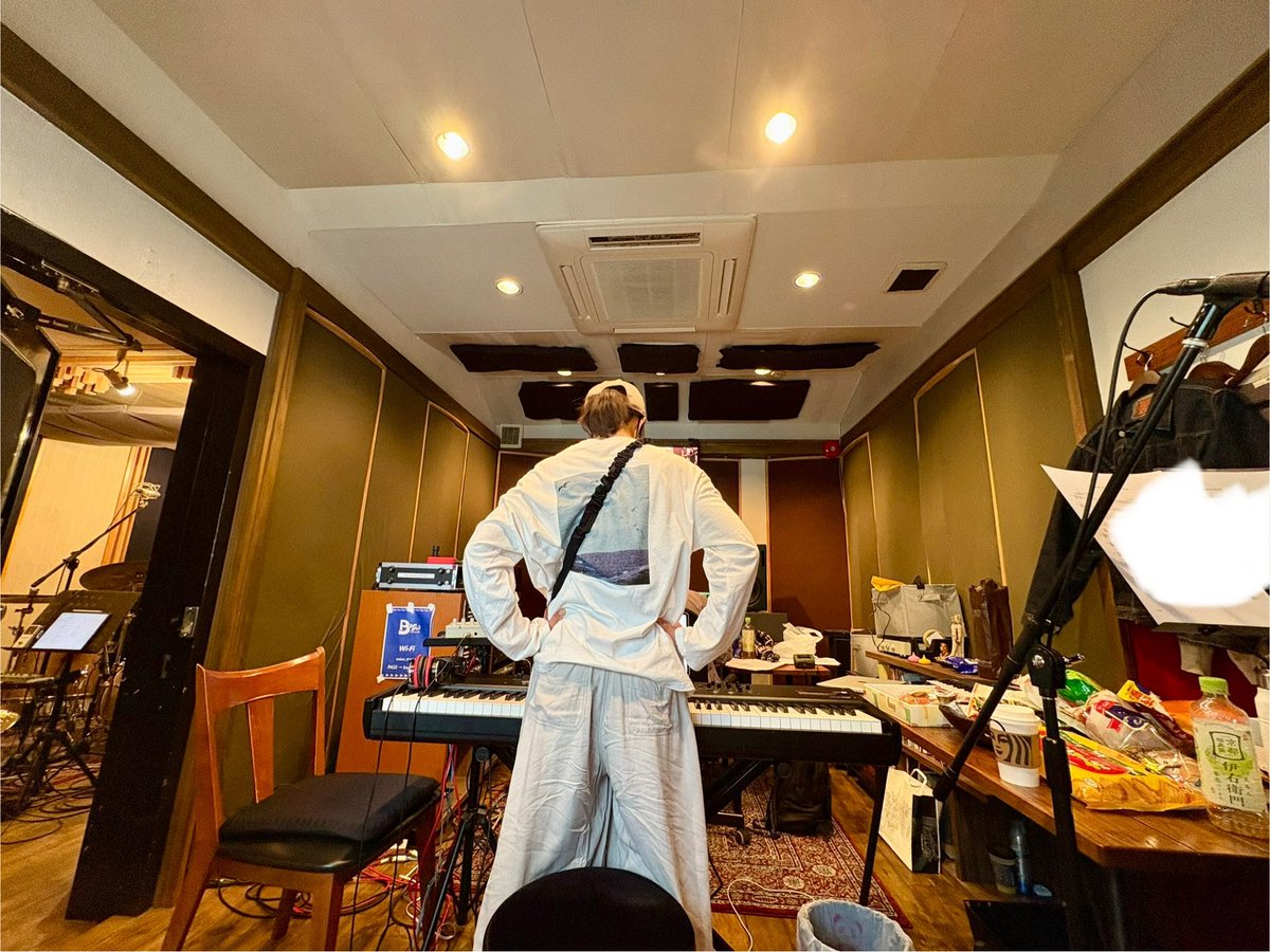 masathebass's tweet photo. tsukuyomi新作レコーディング
今日もいい感じです

#tsukuyomi https://t.co/g2aeHE7brv