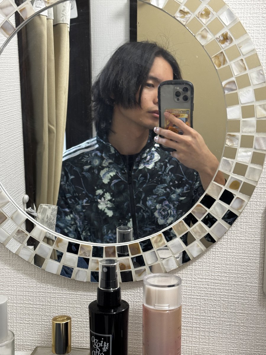 STG_Lance's tweet photo. 後ろ髪伸びすぎてるから切らないとな https://t.co/QyIZb4CLEU