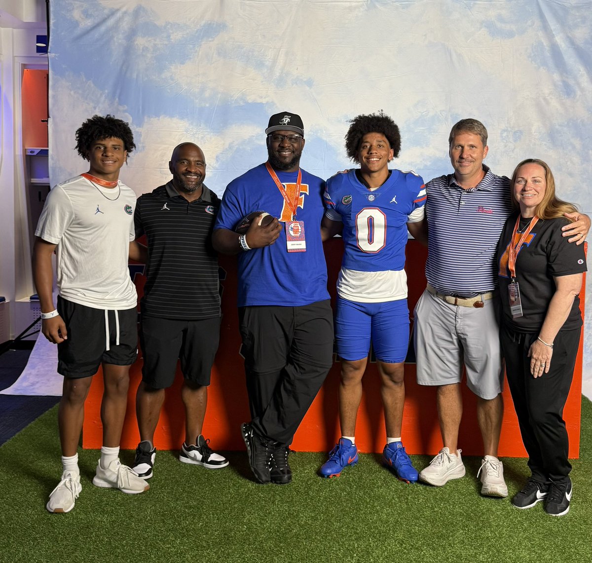 jabeard2027's tweet photo. 🐊🐊Family🐊🐊
@pacsfootball1 @CoachC_Foster @Buster_Faulkner @jbeard2029 @CoachBeauK @Jason_Higdon @ThisisESM https://t.co/6GOffkgRwk