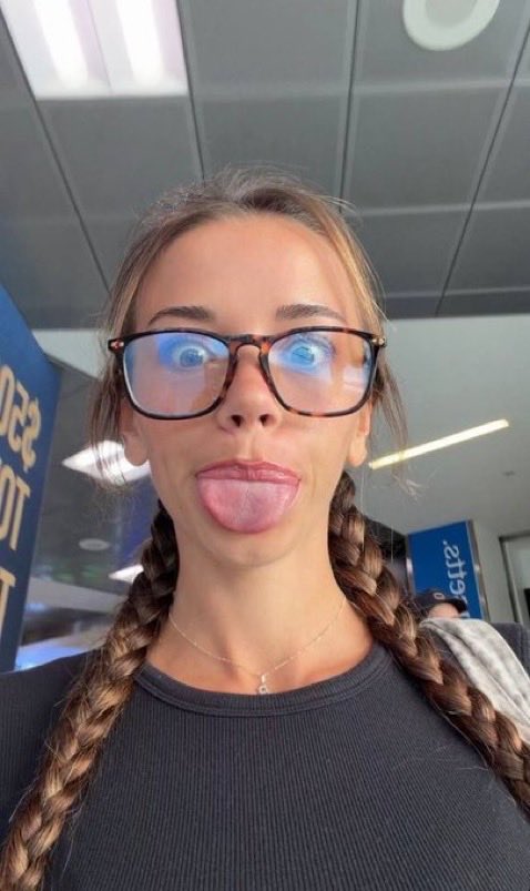 Scambankk's tweet photo. Your pervy brain stands no chance you see goon fuel everywhere you go and when you get home that silly cashstick just aches to be punished and you cant say no to it can you🤭🤭 just send and dm me perv https://t.co/UFJceymnGg