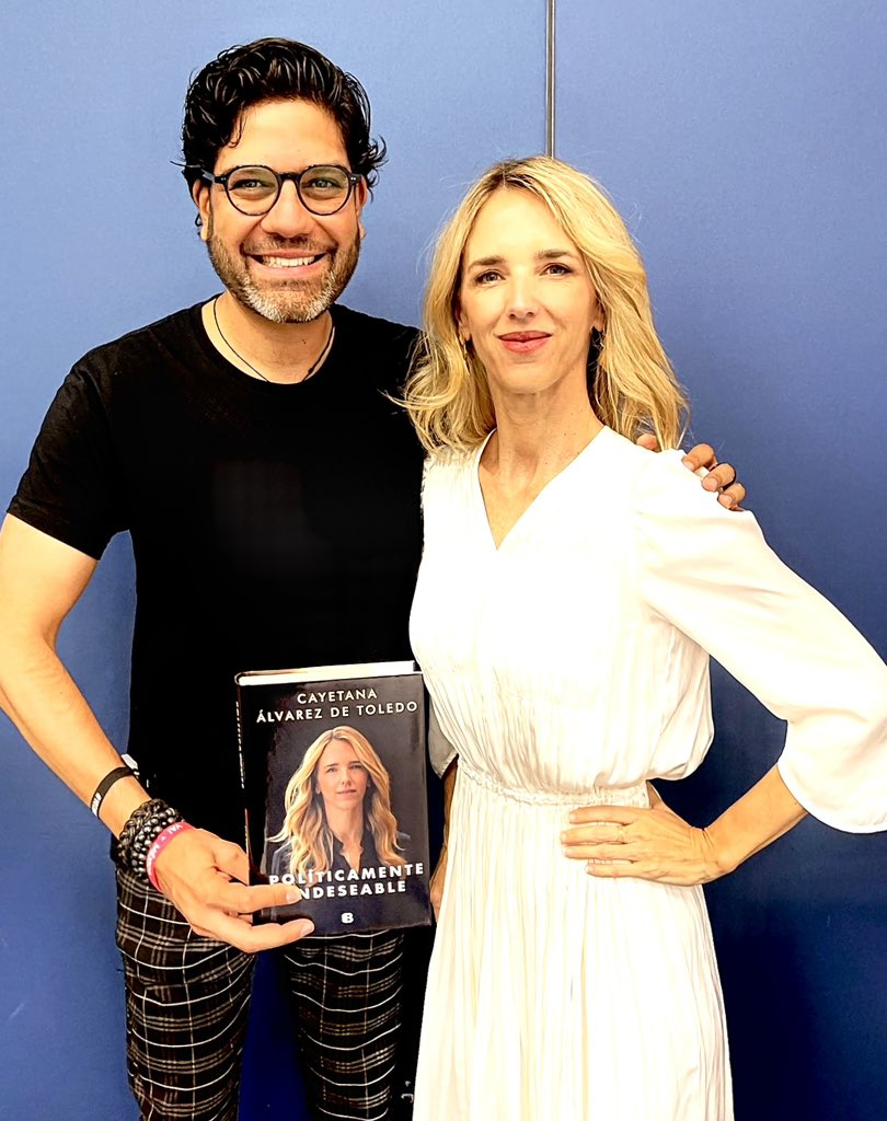 armando_regil's tweet photo. Gracias querida @cayetanaAT por siempre dar la batalla por la Libertad y por tu amistad!!

Gracias por venir a México a decir con tanta claridad lo que muchos callan y otros no quieren escuchar. 

Estamos juntos en esta batalla que no distingue fronteras porque los enemigos de la libertad son muchos y están en todas partes. 

Gracias por dejar claro que, la soberanía de los mexicanos no está amenazada por gobiernos extranjeros sino por el crimen coludido con el poder. 

Gracias por recordarnos que la elección para México hoy es simple:

Soberanía o crimen organizado.
Soberanía o populismo autoritario.
Soberanía o dependencia…

Nunca dejes de alzar la voz por todos aquellos que no tienen la posibilidad de hacerlo. Aquí estamos muchos para hacer eco a tus poderosas palabras.