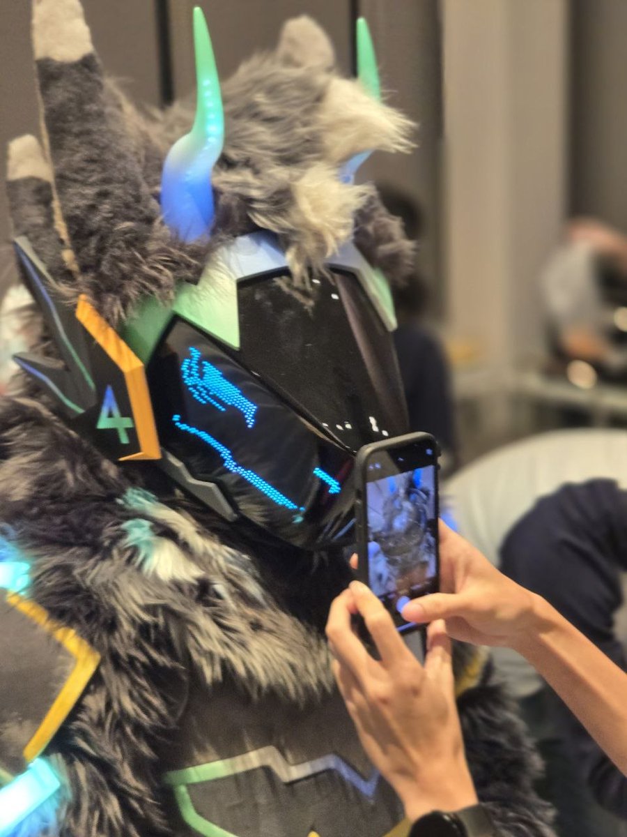 ProtoCobol's tweet photo. Booping The Fluffy, Glowing Protogen™  just got easier.

Tap to pay, then boop away! 💳✨

🧵: @Ruby_protogen 
📸: @Sashimi_Monster 

#fursuitfriday #protogen https://t.co/wCyg3hRupN