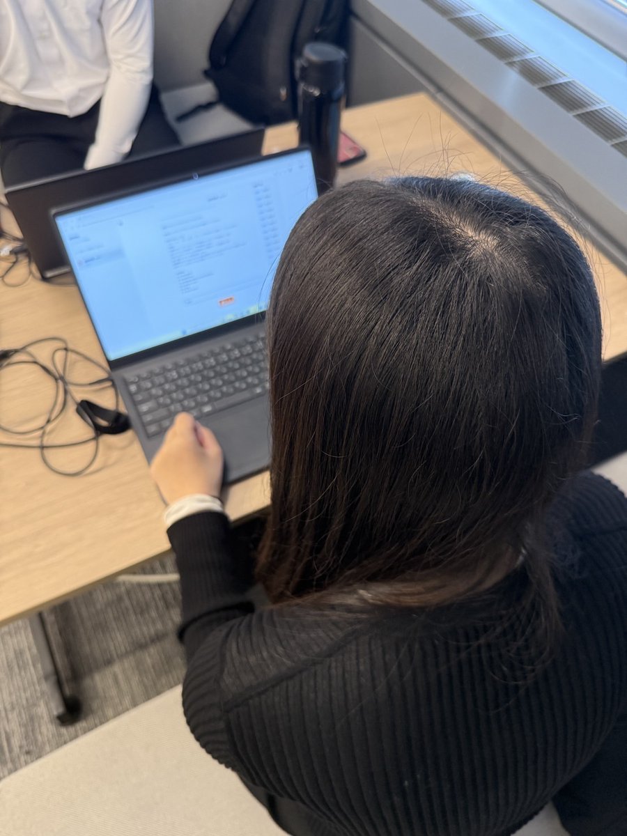 go_through_PR's tweet photo. 新卒社員ABさん
Azureの資格勉強に向けてコツコツと頑張っておりました。

金曜日は、ジャムパン片手に学習を・・・。
余裕そうですねw

週末Azureの試験を受けているので、結果分かり次第、投稿しようと思います。

今週もよろしくお願いします！

#gothrough #企業公式相互フォロー #広報 #Azure https://t.co/pnMabwvN8i
