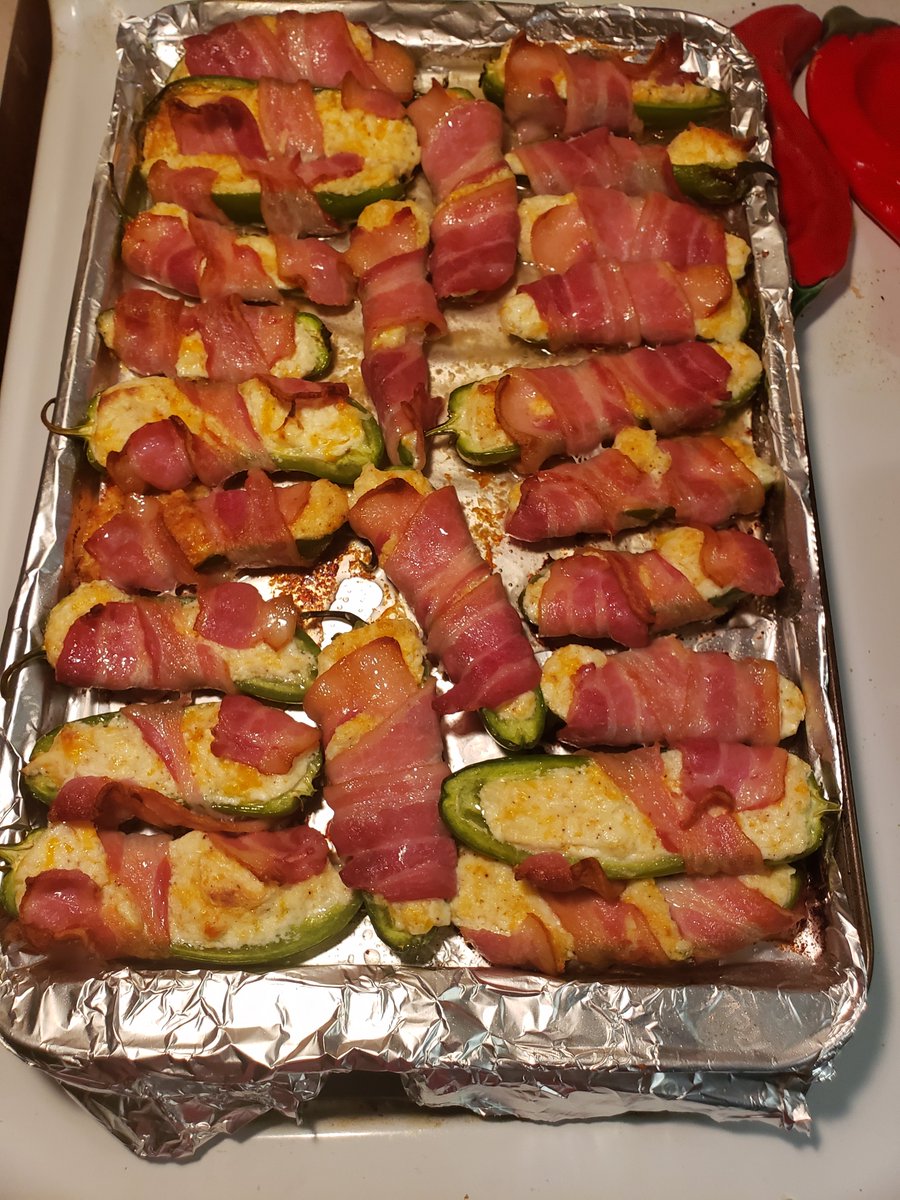 RaeTurtleDemon's tweet photo. @Wigglezngigglez To everyone: Want some Jalapeño Poppers? https://t.co/yFPn9Znd5W