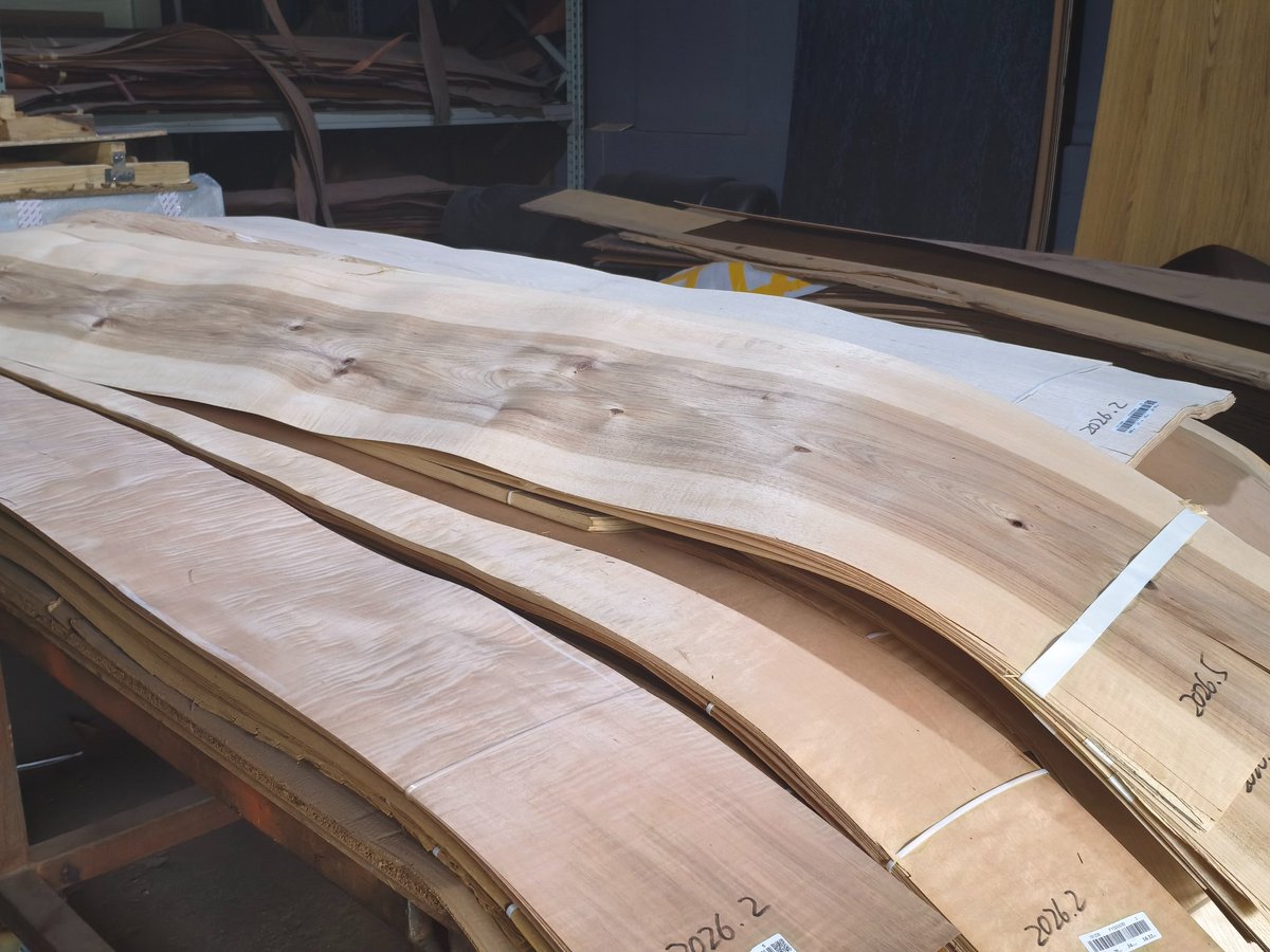 _nfzb1993's tweet photo. Natural wood veneer fuels most modern surface &amp; decor grain design ✨

Our warehouse carries a wide range of authentic timber veneers with distinct natural textures.

DM for sample inquiry &amp; bulk pricing.
#WoodMaterial #VeneerSupply #DesignInspiration https://t.co/qWcQiHtCdA