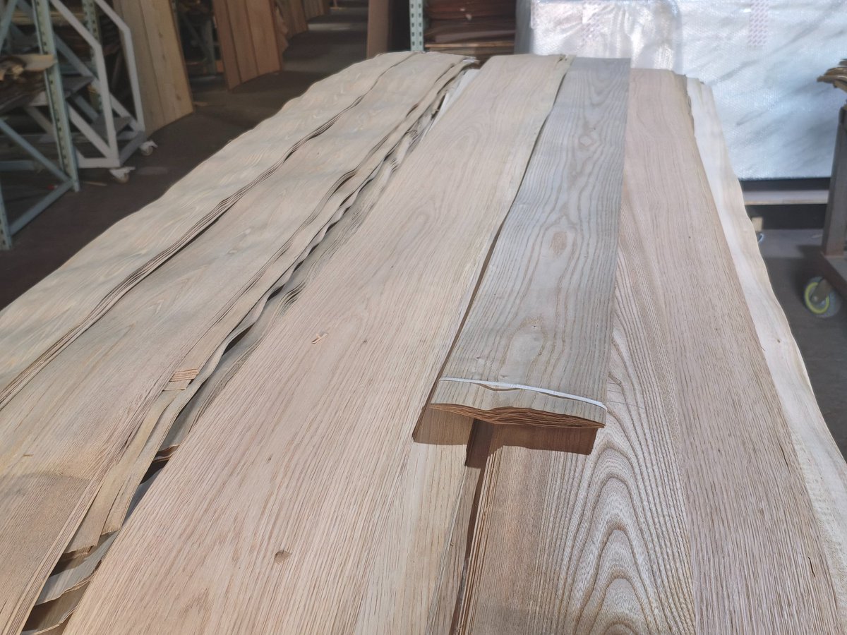 _nfzb1993's tweet photo. Natural wood veneer fuels most modern surface &amp; decor grain design ✨

Our warehouse carries a wide range of authentic timber veneers with distinct natural textures.

DM for sample inquiry &amp; bulk pricing.
#WoodMaterial #VeneerSupply #DesignInspiration https://t.co/qWcQiHtCdA