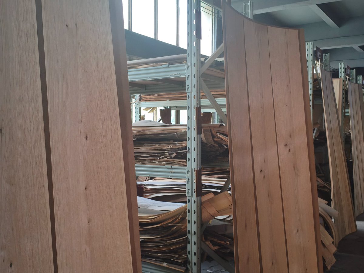 _nfzb1993's tweet photo. Natural wood veneer fuels most modern surface &amp; decor grain design ✨

Our warehouse carries a wide range of authentic timber veneers with distinct natural textures.

DM for sample inquiry &amp; bulk pricing.
#WoodMaterial #VeneerSupply #DesignInspiration https://t.co/qWcQiHtCdA