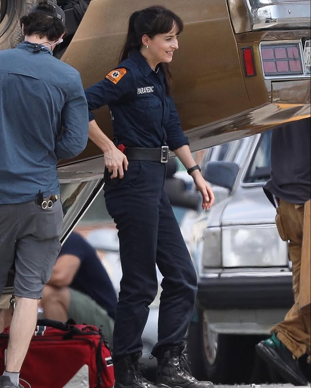 HAaasqwer's tweet photo. 🆕📸 Dakota on set of Madame Web, Boston ❤️🕸 https://t.co/jS7W7JAhjk