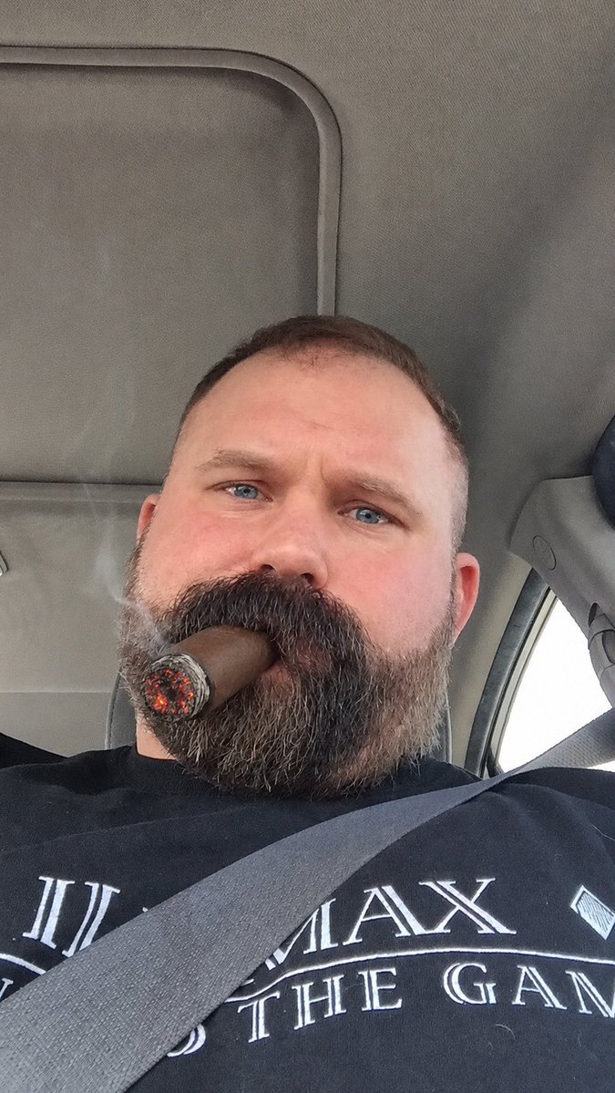 ThebearRobert's tweet photo. When the one night stand discovered the effect a gar had on your sex drive, he came back on a daily basis, knowing that with a gar jutting from his jaw, you’d never say no and so you both got so fuckn fucked your dicks, balls and asses were constantly fuckn sore) https://t.co/rmF8GucFsN