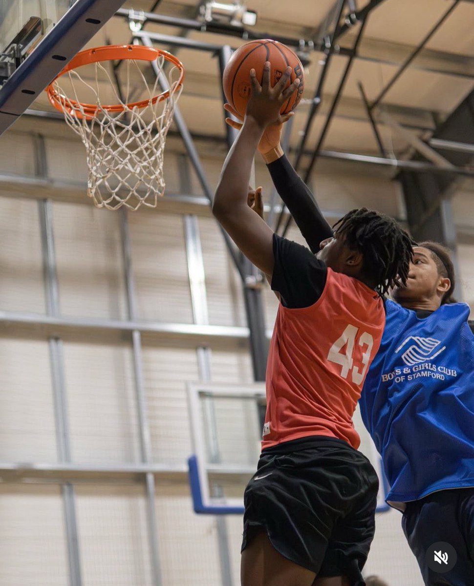 Outflown_'s tweet photo. Photo from the mini-event we did last year at an indoor court. This year will be an outdoor court since the gym is no longer accepting events. https://t.co/LfZlvDJyr1