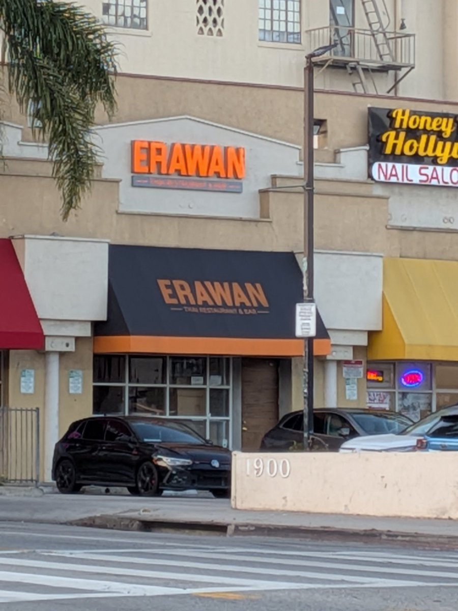 BarstoolSyria's tweet photo. The smoothie was not even that good and only $8 https://t.co/pcp5Y81PF0