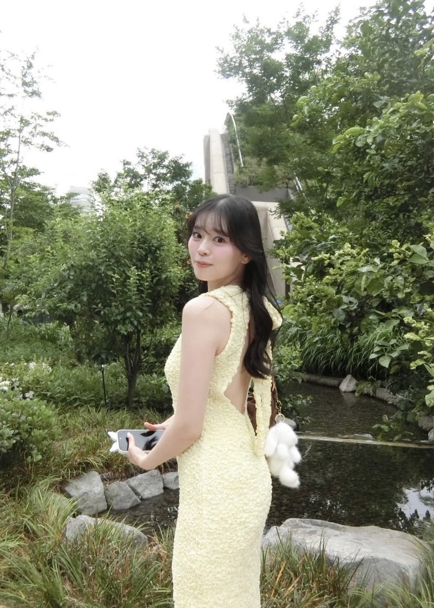 MuttsuG's tweet photo. ひとちゃん、5月でもう肌出しすぎだけど真夏になったら何着るの😂 https://t.co/r4N6GYgwj6
