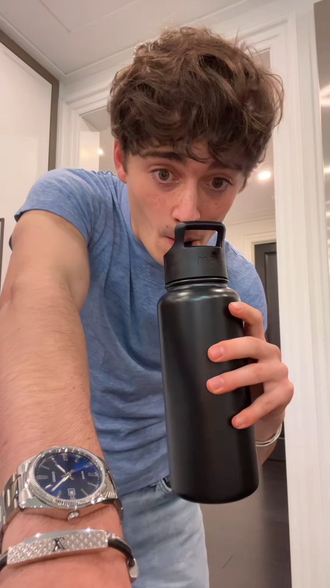 Androletters's tweet photo. oh please he’s the cutest https://t.co/ArM5fLqDXY