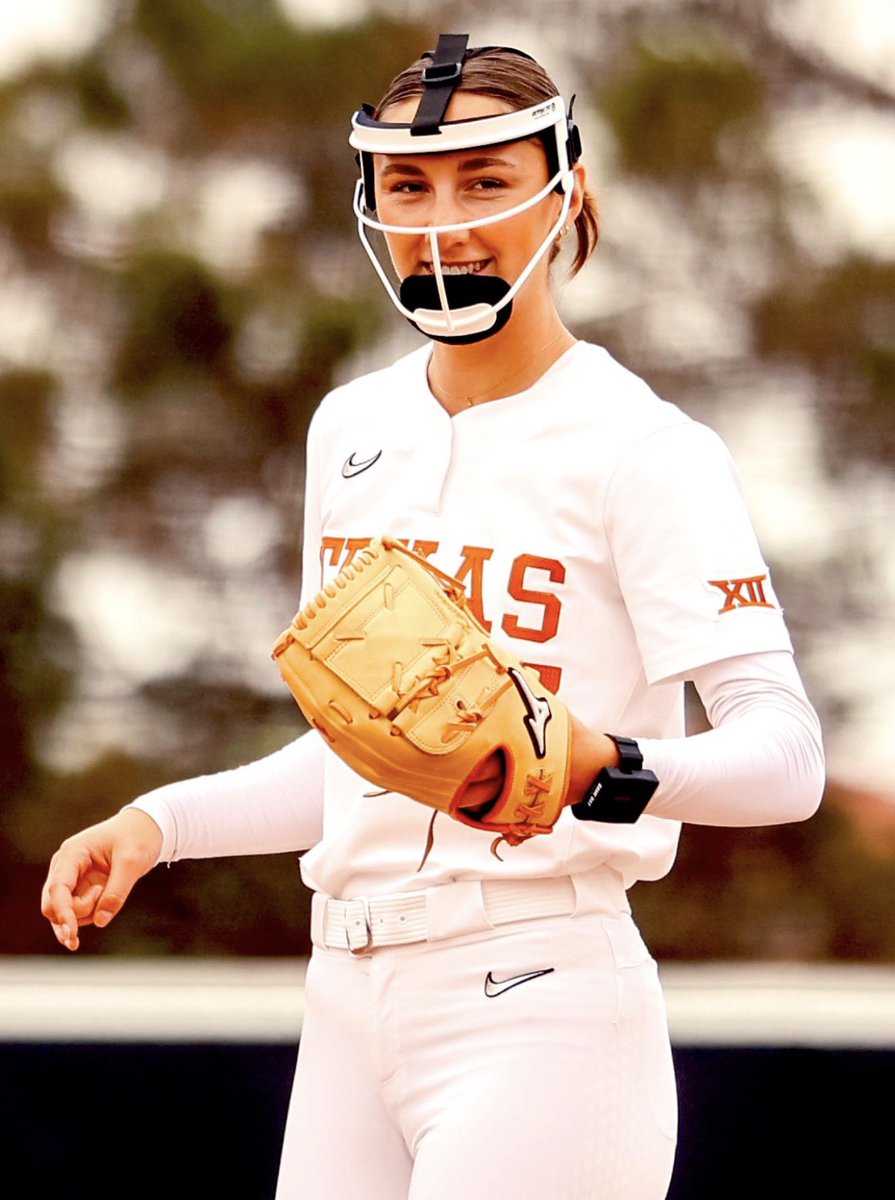 FortyAcreVibes's tweet photo. Put her on the Mount Rushmore of Texas athletics 🤘🏼 https://t.co/bpqAGhLWDz