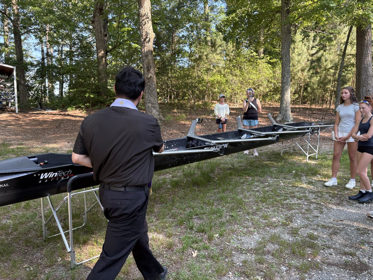 FatherArellano's tweet photo. New priestly skill unlocked: Blessing of Boats https://t.co/qUVnCucusW